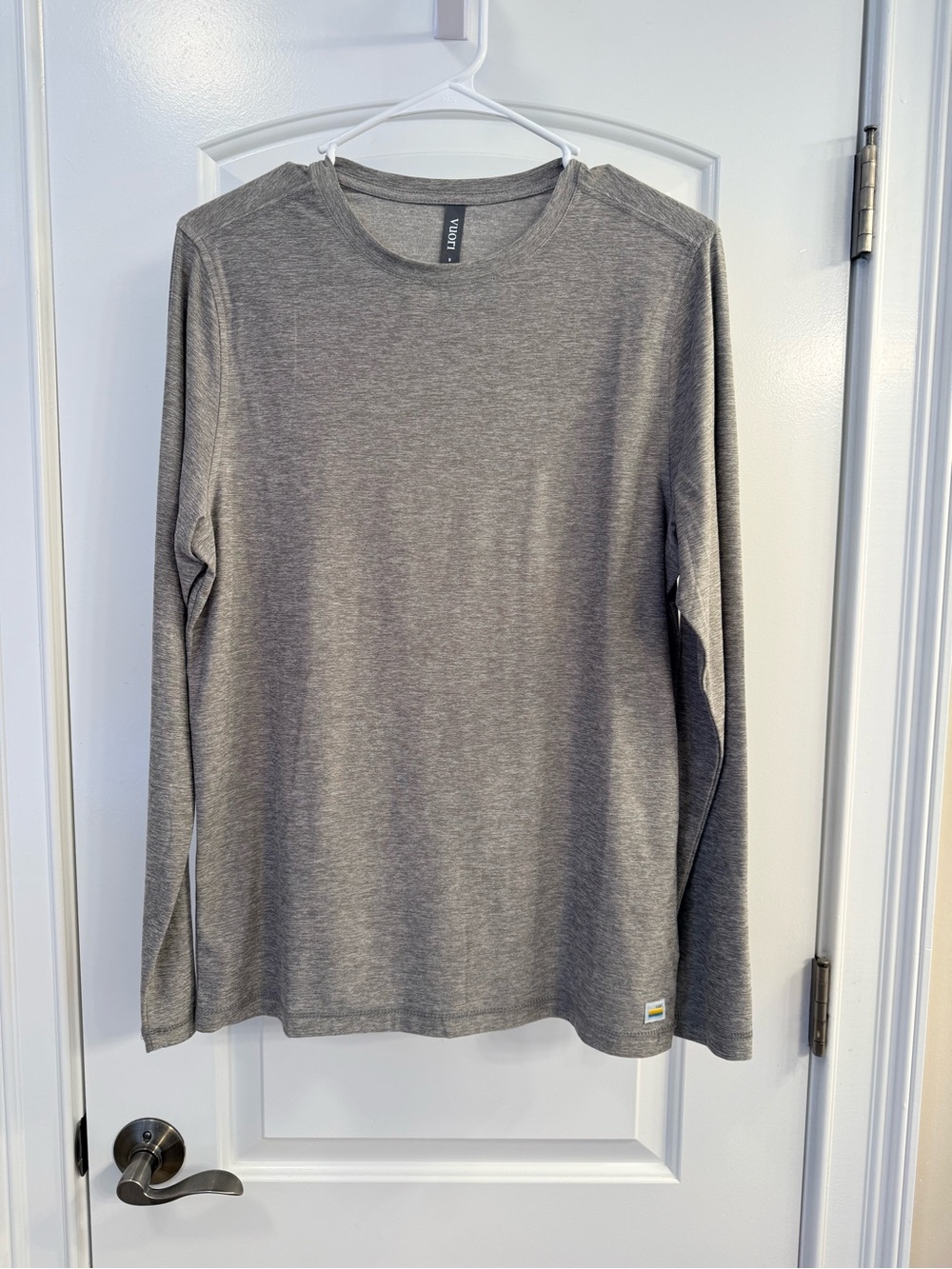 Vuori Men’s Long-Sleeve Crew Shirt - Heather Gray